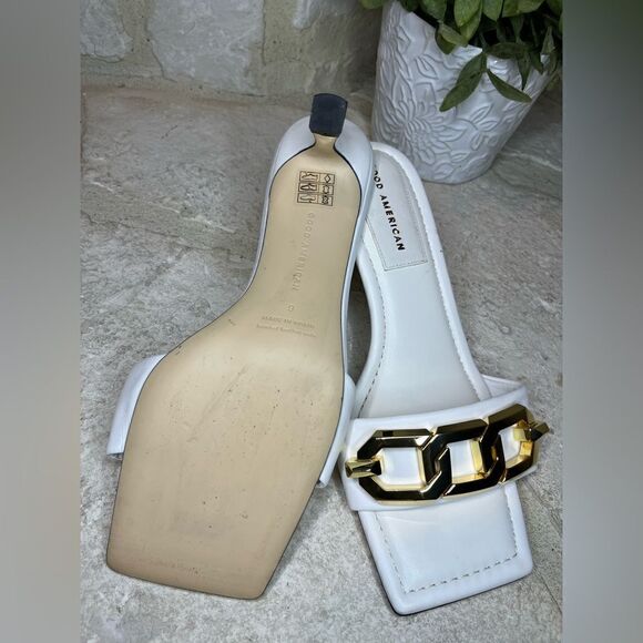 Good American white kitten heels w/ gold chain sz 9 - Picture 6 of 7